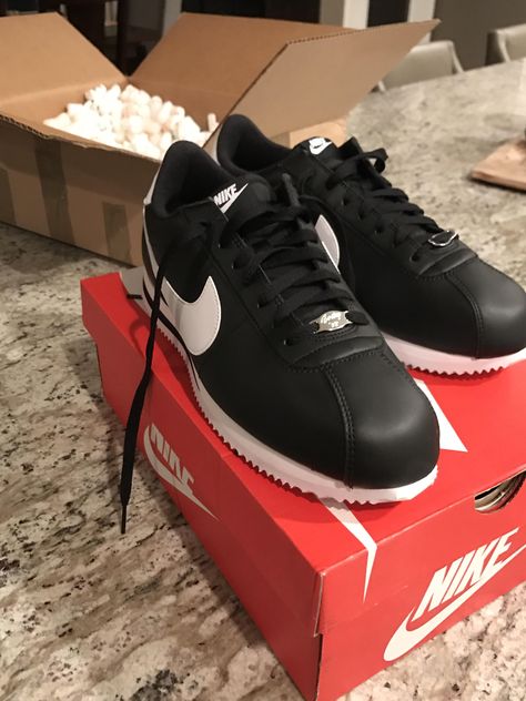 Cortez Sneakers, Cortez Shoes, Gang Culture, Gentleman Aesthetic, Shoe Ideas, Hype Shoes, Nike Cortez, Nike Cortez Sneaker, Aaliyah