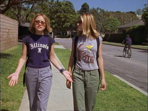 Olsen Twins Style, Mary Kate And Ashley, 00s Fashion, Early 2000s Fashion, 2000s Outfits, Olsen Twins, Ashley Olsen, I'm With The Band, 2000s Fashion Outfits