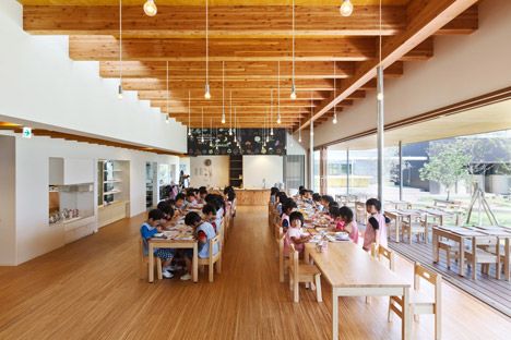 Kindergarten by Hibino Sekkei Japan Kindergarten, Classroom Architecture, Kindergarten Classrooms, Kindergarten Interior, Kindergarten Design, Timber Buildings, Timber Beams, Ibaraki, Lunch Room