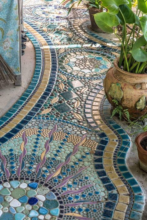 Mosaic Outdoor Floor, Mosaic Tile Art Ideas, Garden Mosaic Projects, Mosaic Steps, Mosaic Entryway, Apaneca, Mosaic Walkway, Stone Mosaic Wall, Floor Mosaic