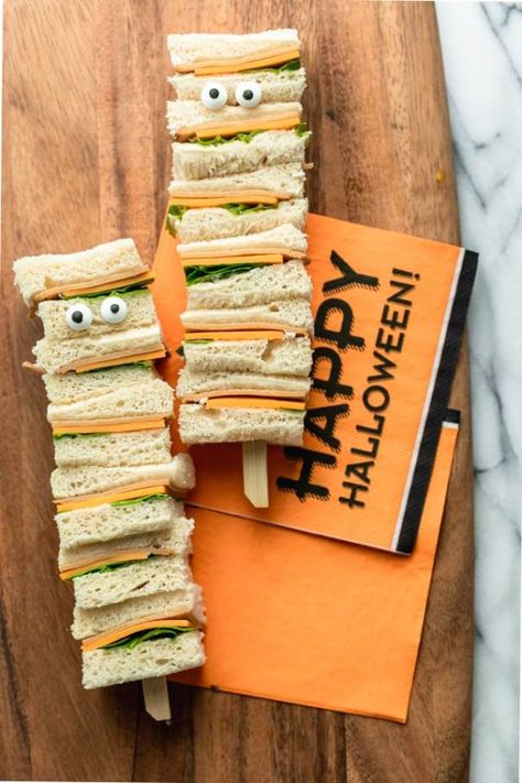 Halloween Quesadilla, Healthy Halloween Dinner, Savory Halloween Food, Halloween Dinners, Themed Dinners Ideas, Halloween Dinner Ideas, Halloween Sandwiches, Easy Homemade Snacks, Easy Halloween Snacks