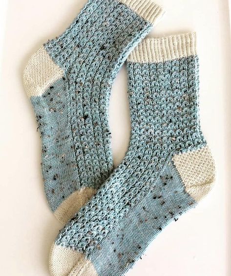 I adore these Shell Cottage Socks, they look gorgeous in tweedy yarn.⁣ ⁣ #repost @knitish3⁣ ⁣ Tweedish Shell Cottage Socks⁣… Shell Cottage, Cottage Socks, Knitted Mittens Pattern, Debbie Macomber, Sock Knitting, Hand Knit Socks, Knitted Booties, Baby Knitting Patterns Free, Knitted Socks