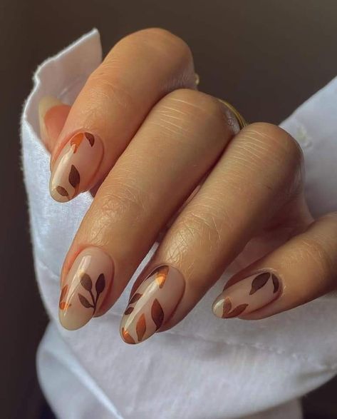 Nails With Leaves, Pumpkin Nail Designs, Fall Leaves Nail Art, Kutek Disney, Thanksgiving Nail Art, Simple Fall Nails, Pumpkin Nails, Cute Nails For Fall, Nagel Tips