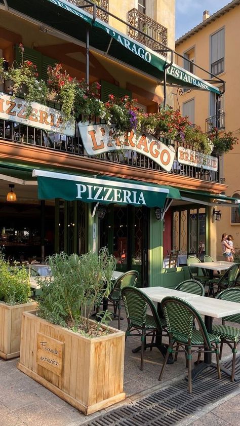 Pizza Restaurant Exterior, Pizza Store Design Exterior, Pizza Shop Exterior, Italian Pizzeria Interior, Pizzeria Exterior, Italian Restaurant Exterior, Restaurant Outside Design, Pizza Shop Aesthetic, Pizzaria Aesthetic