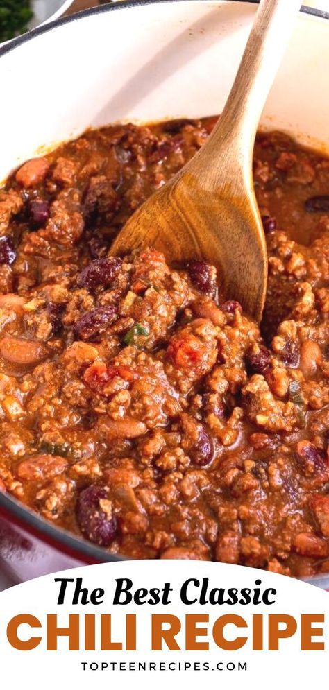 This easy chili recipe is a favorite at our house. We love to eat it on game nights, cold winter nights, weekends, you name it. This basic chili recipe can be changed to suit your taste. I got my inspiration from The Pioneer Woman chili recipe and adapted it to my family’s preferences and you can too! Pioneer Woman Chili Recipe, Basic Chili Recipe, The Best Classic Chili, Chili Recipe Pioneer Woman, Pioneer Woman Chili, Basic Chili, Classic Chili Recipe, Homemade Chili Recipe, Classic Chili