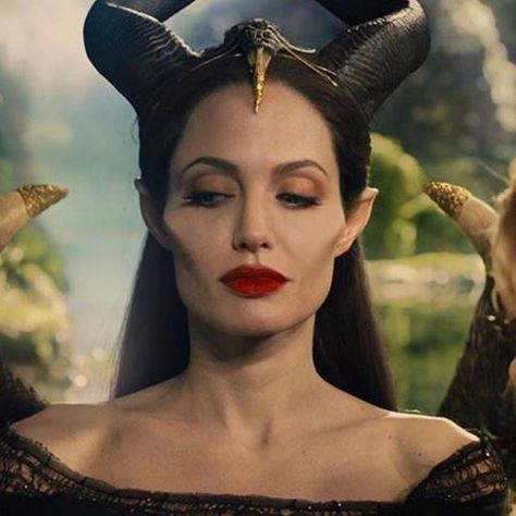 “Maleficent was always so elegant. She always was in control. And to play her was difficult. I worked on my voice a lot. She's bigger than me. She's on a different level of performance that I have never done.” - Angelina Jolie Maleficent Makeup, Maleficent Cosplay, Maleficent 2014, Maleficent 2, Angelina Jolie Maleficent, Maleficent Movie, Maleficent Costume, Disney Maleficent, Princess Wallpaper