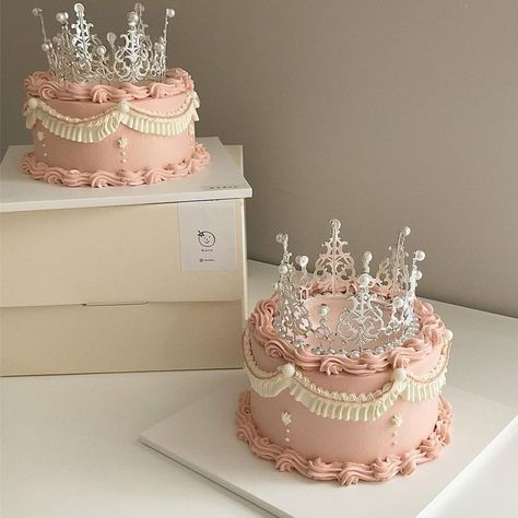 Pastel Pink Aesthetic Soft, Peach Pink Aesthetic, Strawberry Pink Aesthetic, Pink Aesthetic Strawberry, Heart Cake Designs, Birthday Cake Crown, Korean Style Aesthetic, Vintage Cake Decorating, Vintage Heart Cake