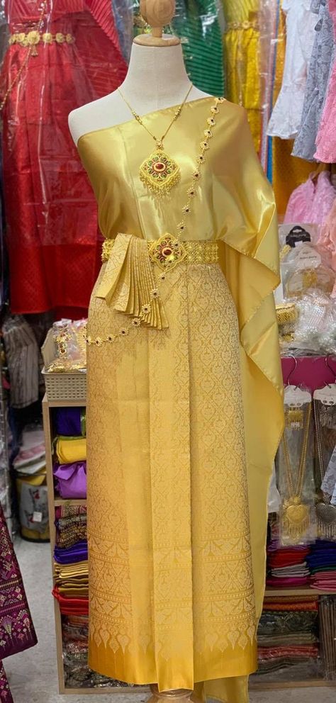 Lao Clothing, Traditional Thai Dress, Khmer Dance, Laos Clothing, Cambodian Dress, Wedding Outfits For Groom, Thai Wedding Dress, Temple Dress, Thai Wedding