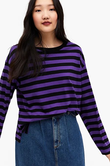 Soft long-sleeve top - Purple and black stripes - T-shirts - Monki FR Different World, A Different World, Black And Purple, Purple Shirt, Oversized T Shirt, Striped Long Sleeve, Cotton Tops, World Of Fashion, Purple And Black