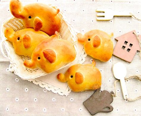 Baby Elephant Ham and Cheese Bread | Fun Family Crafts Animal Bread, Art Bread, Elephant Crafts, Cute Buns, Food Shapes, Bread Shaping, Bread Art, Bun Bun, Ham Cheese