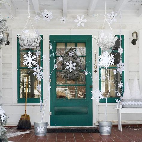 Front Door Christmas Decorations, Christmas Front Porch, Christmas Front Doors, Christmas Porch Decor, Front Porch Decorating, Pretty Christmas, Front Porch Christmas Decor, Christmas Porch, Christmas Door Decorations