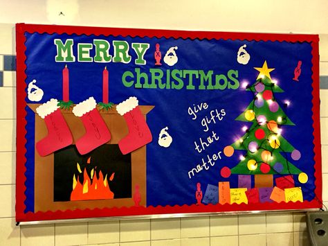 School nurse bulletin board Nursing Unit Bulletin Board Ideas, Bulletin Board Ideas Christmas, Bulletin Board Christmas, Christmas Board Decoration, Class Board Decoration, Nurse Bulletin Board, Door Decorations Classroom Christmas, Holiday Bulletin Boards, Christmas Bulletin Boards