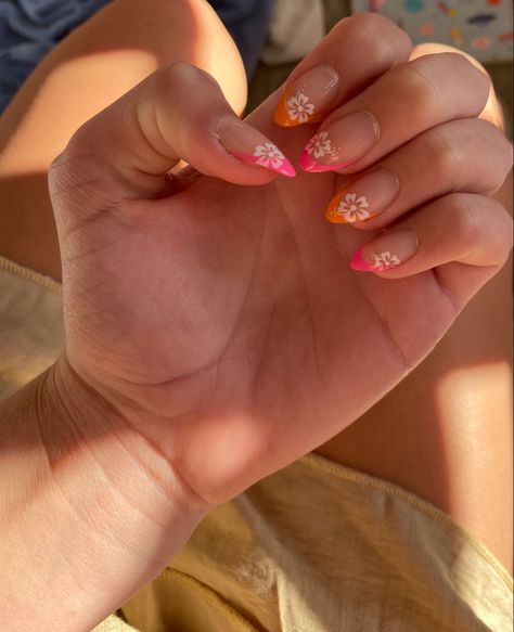 Just got new nails Hawian Theme Nails, Summer Nail Inspo Hawaiian Flower, Tiny Flower Nail Designs, Hawaii Trip Nails, Short Nail Designs Tropical, Summer French Tips With Flowers, Flower Nails Hawaii, Ombré Hibiscus Nails, Summer Nails With Hawaiian Flowers