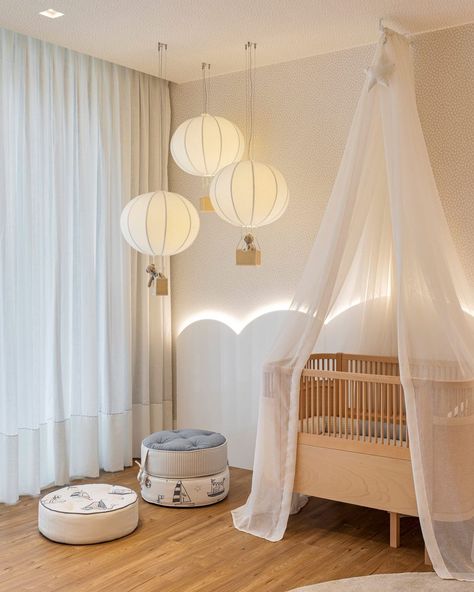 Small Baby Room, Ideas Habitaciones, Newborn Room, Cozy Baby Room, Baby Room Neutral, Baby Room Themes, Baby Boy Room Decor, Nursery Room Design, Baby Room Inspiration