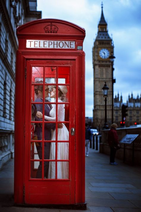 Telephone Booth Couple Photography, Red Phone Booth Photoshoot, Pre Wedding Photoshoot London, Telephone Box Photoshoot, Telephone Booth Photoshoot, London Wedding Theme, Valentine Photoshoot, Proposal Shoot, Art Final Piece