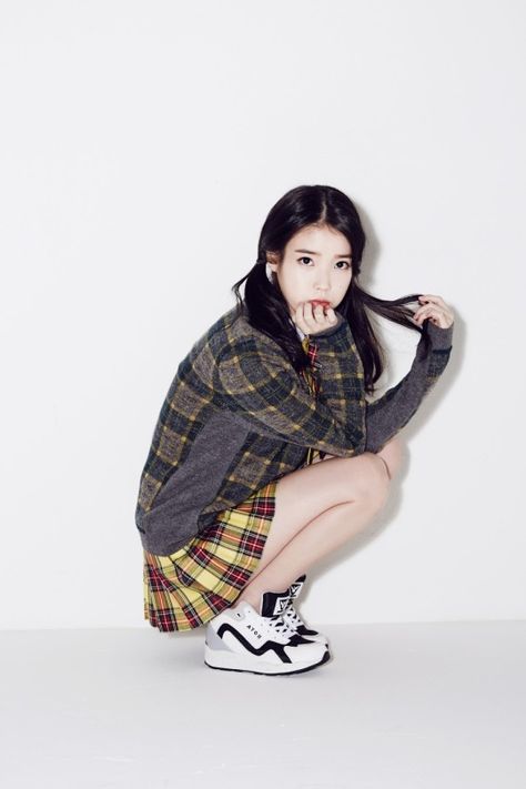 IU Asian Squat, Girl Day, Korean Actress, Model Poses, Ulzzang Girl, Beauty Women, Asian Beauty, Kpop Girls, Mlb