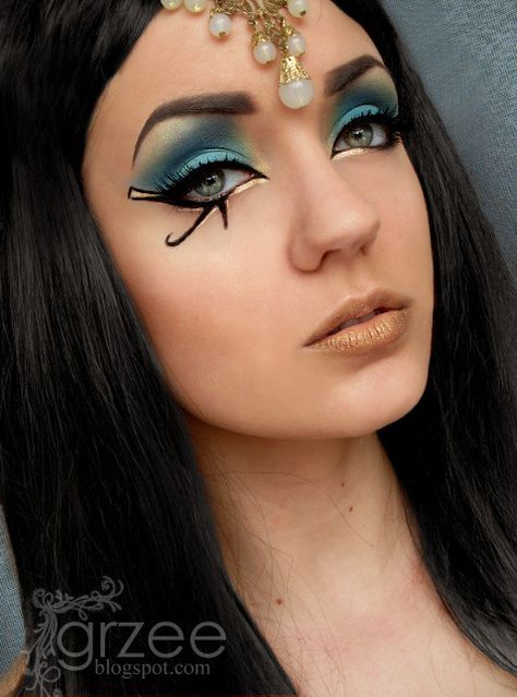 Egyptian Beauty - Cleopatra Halloween Make Up, Costume Makeup, All Hallows Eve, Hallows Eve, Halloween Costume Ideas, Halloween Fall, Face Painting, Halloween Fun, Halloween Makeup