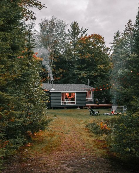 Ecological House, Chalet Design, Tiny House Nation, Picture Window, Tiny Cabin, Tiny House Movement, Small Cabin, Cabin Style, Cabin In The Woods