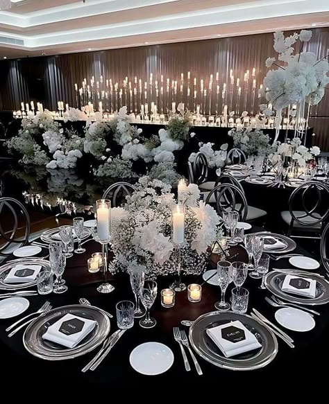 White Wedding Table Centerpieces, Black And White Candles, Black Tablecloths, Black Silver Wedding, Black Wedding Table, Silver Wedding Theme, White Silver Wedding, Silver Wedding Decorations, Black Wedding Decorations