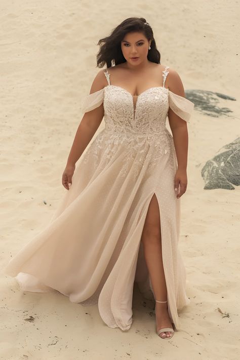 24 Unique Plus Size Wedding Dresses For Curvy Brides Champagne Plus Size Wedding Dress, Wedding Dresses For Plus Size Brides, Thick Body Wedding Dress, Plus Wedding Dresses Curvy Bride, Chubby Wedding Dress, Plus Size Wedding Dresses Black, Plus Size Beach Wedding Dress, Beach Wedding Dress Boho Bohemian, Beach Wedding Dress Plus Size