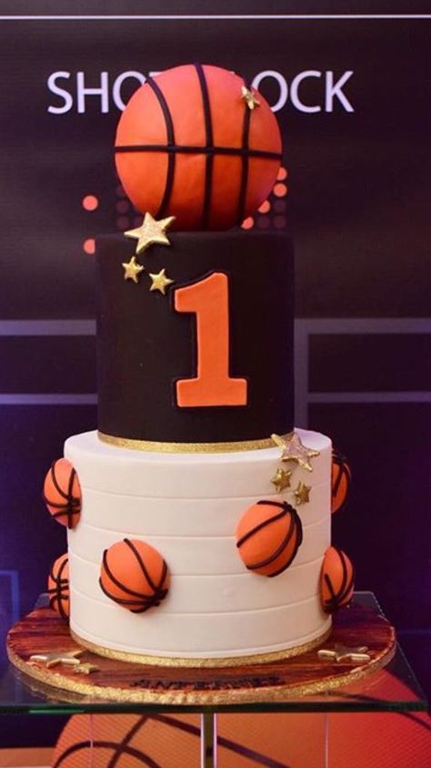 Sports cake Basketball First Birthday Cake, 1 Year Birthday Party Ideas, Basketball Birthday Cake, Sports Cake, Basketball Theme Party, Basketball Birthday Parties, Basketball Cake, 1 Year Birthday, Sport Cakes