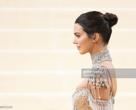 Kendall Jenner Met Gala 2021 Hair, Summer 2023 Hairstyles, Simple Hairdo, Kendall Jenner Met, Kendall Jenner Met Gala, Hawaii Hair, 2023 Hairstyles, Hair 2022, New Hair Trends