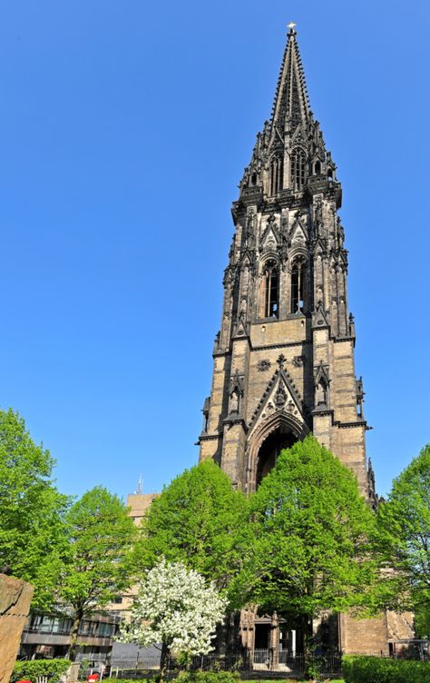 Structure of St. Nikolai Memorial Flak Tower, Trip To Germany, Photography Bucket List, German City, Interactive Installation, Historical Landmarks, Hamburg Germany, Famous Landmarks, Iconic Landmarks