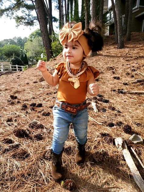 Toddler Rodeo Outfit Girl, Cowgirl Toddler Outfits, Toddler Cowgirl Outfit, Cowgirl Birthday Outfit, Country Babies, Toddler Cowgirl, Country Baby Girl, Baby Clothes Country, Baby Wardrobe