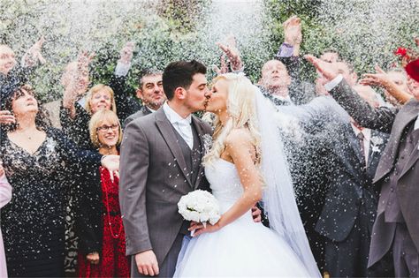 Not sure what to throw at weddings instead of rice? Check out a list of 20 fun and beautiful alternatives that photograph well to the tradition. You will love them! Snow Weddings, Snow Confetti, Reception Exit, Winter Wedding Snow, Frozen Wedding, Wedding Ceremony Pictures, Dream Marriage, Wedding Themes Spring, Snow Wedding