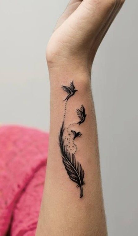 Feather Wrist Tattoo, Feather Tattoo Wrist, Font Tato, Wrist Tattoos Girls, Feather With Birds Tattoo, Bird Tattoo Wrist, Cool Wrist Tattoos, Feather Tattoo Design, Tattoo Zeichnungen