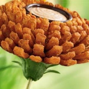 Outback Steakhouse Bloomin' Onion Copycat Recipe - make this at home! Onion Blossom, Blooming Onion Recipes, Bloomin Onion, Blooming Onion, Copy Cats, Famous Food, Food At Home, Deep Frying, Deep Fryer