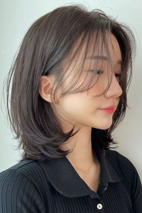 Short Oval Layered Haircut, Layer Oval Haircut Short, Oval Layered Haircut Medium, Short Hair Korean Style Layer, Short Layered Haircuts Korean, Short Haircut Korean Style, Oval Layered Haircut, Korean Haircut Short, Medium Haircut Korean