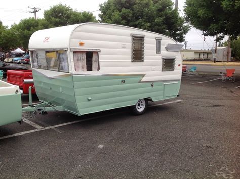 Used Camping Trailers, Camping Trailer For Sale, Vintage Trailer Interior, Camper Remodeling, Shasta Camper, Camper Trailer For Sale, Retro Caravan, Vintage Rv, Rv Trailer