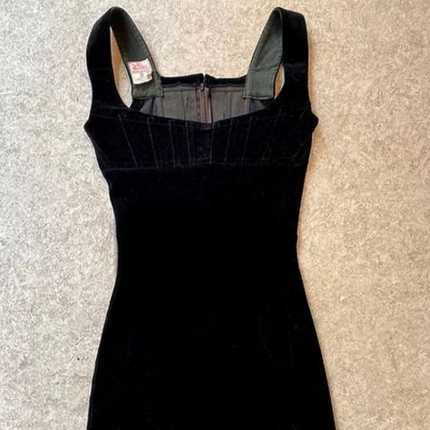 Gothic Outfit Inspiration, Vivienne Westwood Corset Dress, Corset Dress Mini, Vivienne Westwood Corset, Westwood Corset, Black Corset Dress, Velvet Mini Dress, Looks Party, Mini Dress Black