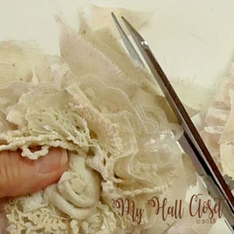 How to Make Shabby Flowers - Use Old Lace, Linens, and Buttons Shabby Fabric Flowers Diy, Lace Trim Projects Ideas, Shabby Chic Flowers Diy, Shabby Chic Flowers How To Make, Shabby Flowers Diy How To Make, Lace Crafts Ideas Upcycling, Homespun Fabric Crafts, Shabby Chic Sewing Projects, Shabby Chic Clothes Vintage