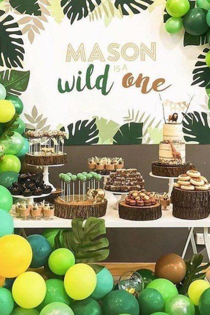 Celebrating your baby's first birthday is a huge occasion, and what better way to do it than by taking a little inspiration from the animal kingdom? If you Jungle Themed Birthday Party, Giraffe Birthday Parties, Giraffe Party, Jungle Theme Birthday Party, Animal Themed Birthday Party, Zoo Birthday Party, Jungle Thema, Wild Birthday Party, Boys First Birthday Party Ideas