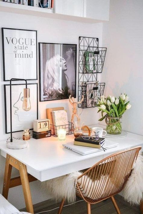 Beautiful Wall Office Desk - 7 Ways To Decorate An Empty Corner At Home: Setting up a beautiful small wall office desk is the perfect way to fill an empty corner in your home. It gives you space purely dedicated for work and that empty corner is put to good use. @chloedominik #wallofficedesk #emptycorner #emptycornerideas #homeoffice #homeofficeideas #beautifulofiice #beautifulofficeforwomen Cute Dorm Rooms, Modern Office Design, Office Room Decor, Small Home Office, Modern Home Office, Home Office Setup, Home Office Organization, Office Inspiration, Home Office Design