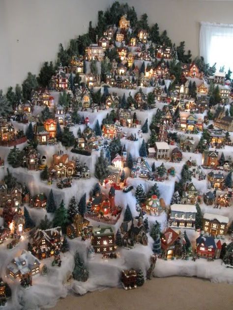 Halloween Villages, Christmas Village Display Ideas, Village Display Ideas, Diy Christmas Village Displays, Christmas Tree Village Display, Christmas Tree Village, Village Ideas, Diy Christmas Village, Ideas Navidad