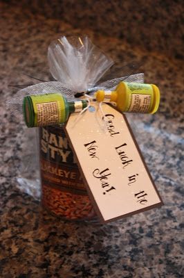 I saw this idea on Lori's blog more than a year ago and I LOVED it.  Last year I wanted to think of something different to give out to fr... Gifts For New Year, Nye Food, Customer Appreciation Gifts, Black Eyed Pea, Marketing Gift, Real Estate Gifts, Community Living, New Year's Eve Celebrations, Good Luck Gifts