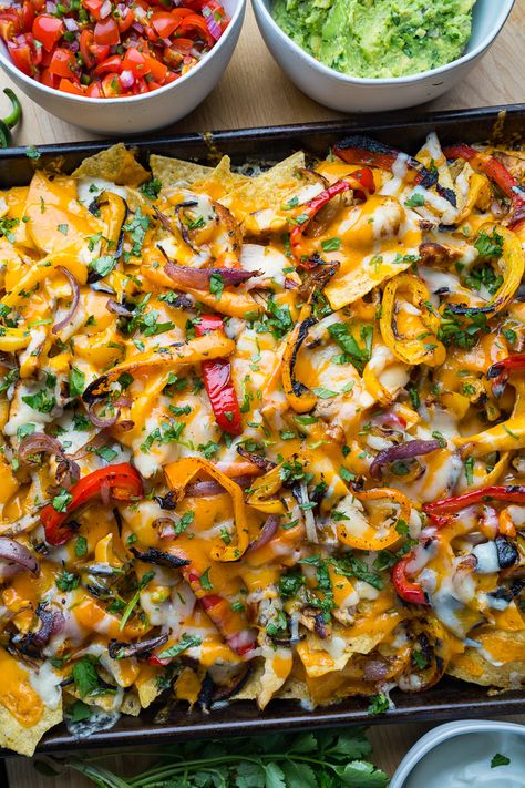 Fajita Nachos Recipe, Chicken Fajita Nachos, Fajita Nachos, Easy Chicken Fajitas, Chicken Taco Seasoning, Nachos Recipe Easy, Pan Chicken Fajitas, Sheet Pan Chicken, Pan Recipe