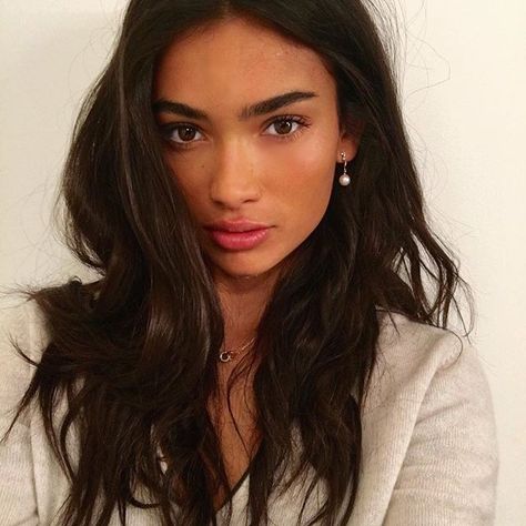 kelly gale French Beauty Routine, Kelly Gale, Swedish Beauty, French Beauty Secrets, Overnight Beauty, French Beauty, Gothenburg, Fall Hair Color, Skin Care Women