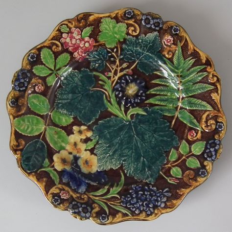 Alcock Majolica Flower And Leaf Plate Cabbage Plates, Majolica Green, China Crockery, Leaf Plate, Colorful Pottery, Collectible China, Old Plates, Majolica Pottery, Leaf Plates