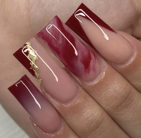 Red And Beige Nails Acrylic, Nail Ideas Burgundy And Gold, Medium Red Nails Design, Marble Burgundy Nails, Maroon Graduation Nails, Cherry Wine Nails Design, Wine Prom Nails, Red Nails Graduation, Red Nails Aesthetic Dark