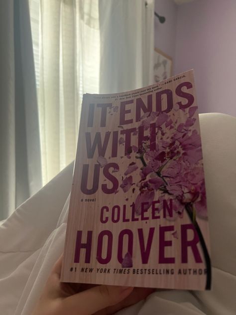 It Ends With Us Book, Christmas Main, To Be Read, It Ends With Us, Book Of The Month, Cover Page, Colleen Hoover, Aesthetic Pastel Wallpaper, Business Books