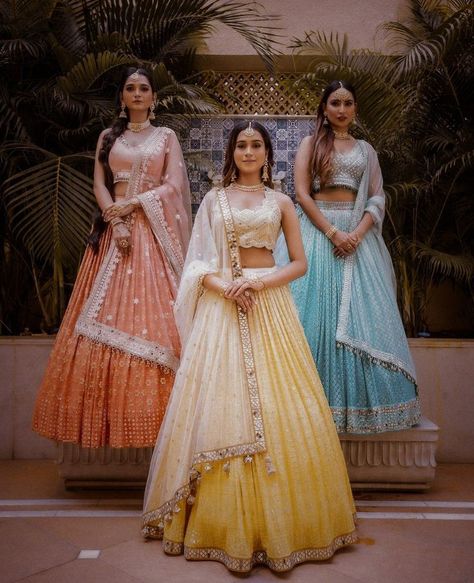 Indian Bridesmaid Lengha, Bridesmaid In Lehenga, Indian Bridesmaids Outfits Lehenga Choli, Lengha For Bridesmaid, Bridesmaid Wedding Outfit Indian, Bridesmaids Dresses Indian, Desi Bridesmaid Dresses, Indian Wedding Bridesmaids Lehengas, Lehenga Designs For Bridesmaid