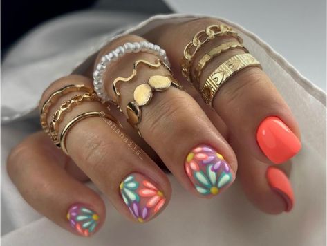 Cool Funky Nails, Nurse Nails, Nails 23, Russian Manicure, Beach Nail, Summer Nail Ideas, Nail Polish Ideas, Vibrant Nails, Peinados Fáciles Para Cabello Corto