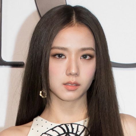 Jisoo Lq, Glossy Makeup, Face Icon, Nude Makeup, Dior Beauty, Natural Face, Pretty Makeup, Blackpink Jisoo, Korean Beauty