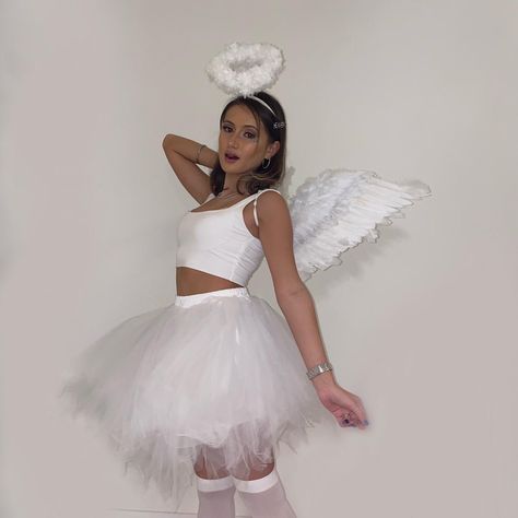 Halloween Angel Costume Make Up Hair Wings White Tutu Angel Outfit All White Hair Halo Skirt Angelic (Instagram - ThatGirlMelda) White Angel Outfit Halloween, Simple Angel Costume, Angel Halloween Ideas, White Skirt Halloween Costume, Hot Angel Costume, Angel Outfit Costume, Angel Outfit Halloween, Angel Costume Makeup, Cute Angel Costume