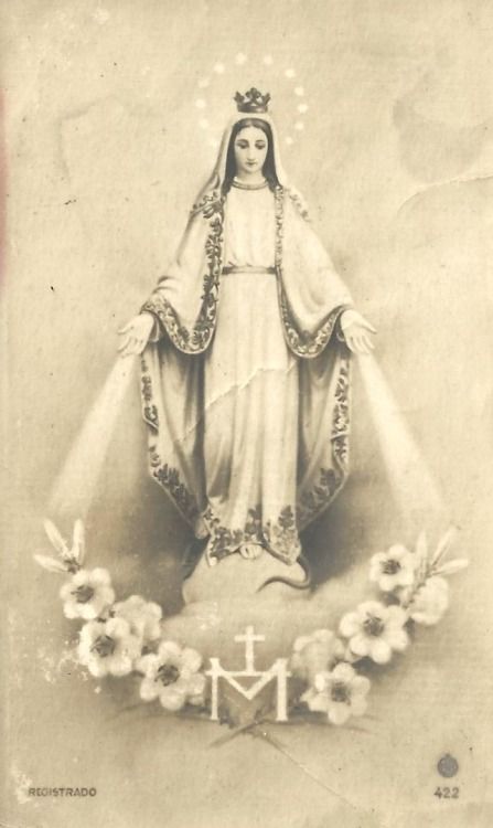 La Milagrosa - A vintage Spanish holy card of Our Lady of the Miraculous Medal. Angel Architecture, Vintage Holy Cards, Virgin Mary Art, Blessed Mary, Images Of Mary, Religious Pictures, Mama Mary, Queen Of Heaven, Catholic Images