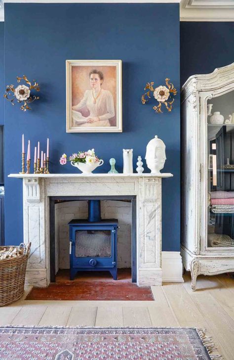 In this Victorian revamp, soft sorbet shades set a calm palette – then a host of brilliantly wayward finishing touches stir things up...#urban #glamour #modern #homes Calm Palette, Modern Victorian Decor, Modern Victorian Home, Dark Living Room Ideas, Victorian Terraced House, Victorian Living Room, Victorian Terrace House, Dark Blue Walls, Victorian Home Decor